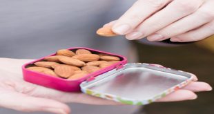 Celebrate Mother's Day by giving the gift of healthy almonds