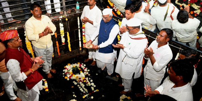 Governor Bagde worshiped Lord Shiva on Mahashivratri