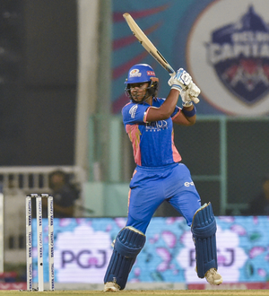 WPL 2025: All-rounder Mathews helps Mumbai Indians beat UP Warriors by six wickets